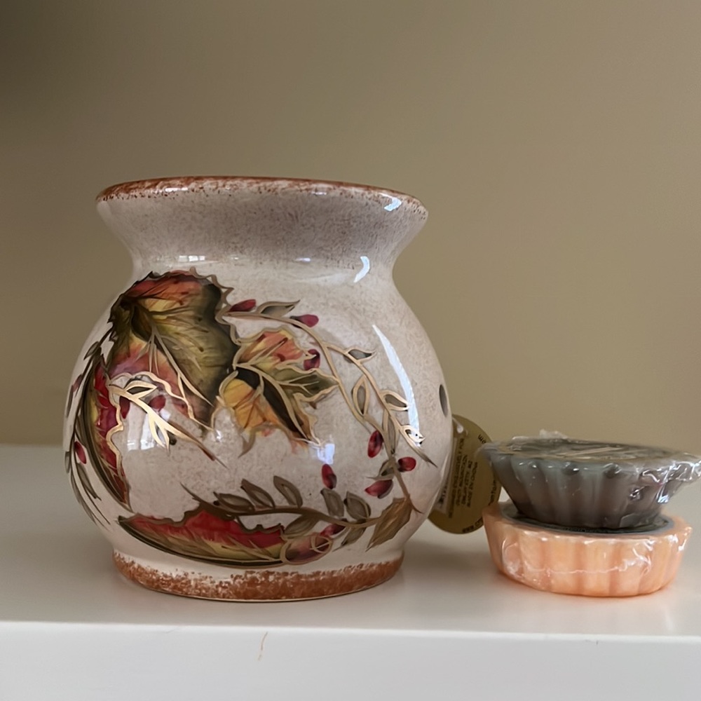4/$20 NWT Ceramic Wax Warmer.